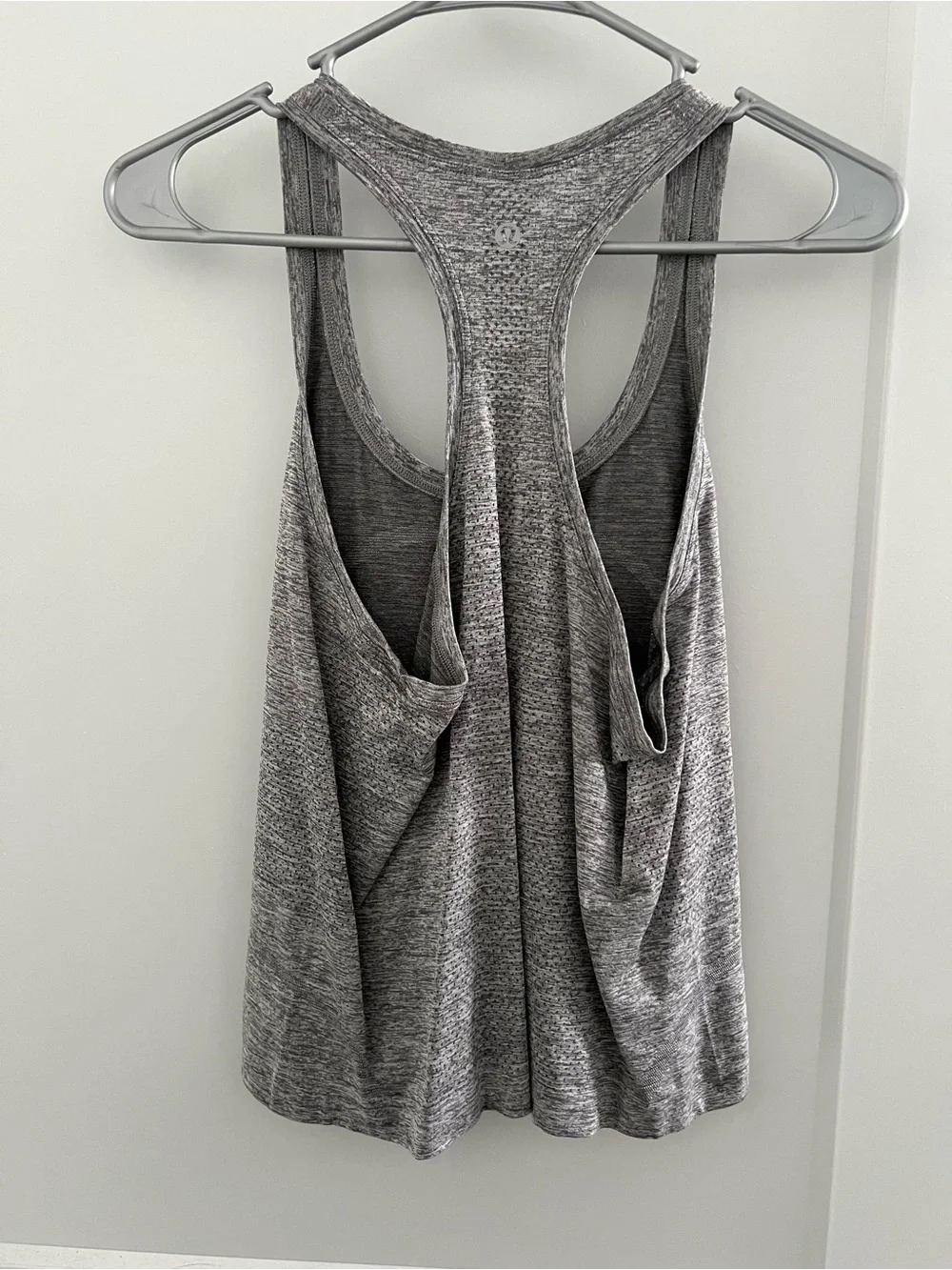 EUC lululemon swiftly tech waist length tank size 8 heathered grey